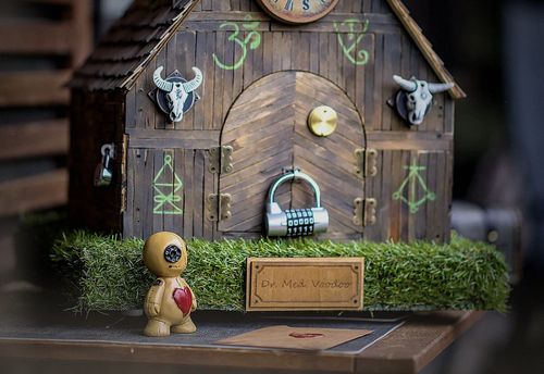 Die verborgene Voodoohütte