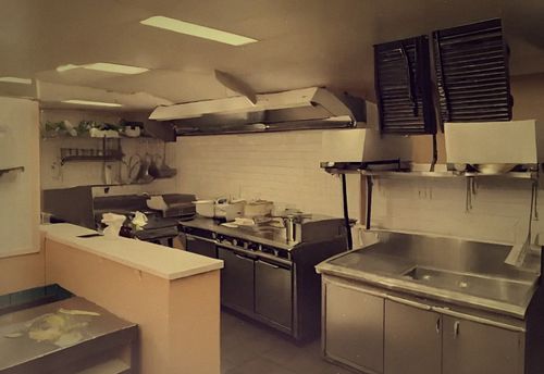 In the Kitchen Thermes