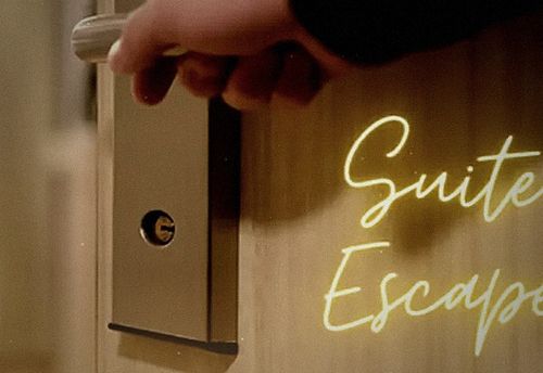 SUITE (HALL ESCAPE)