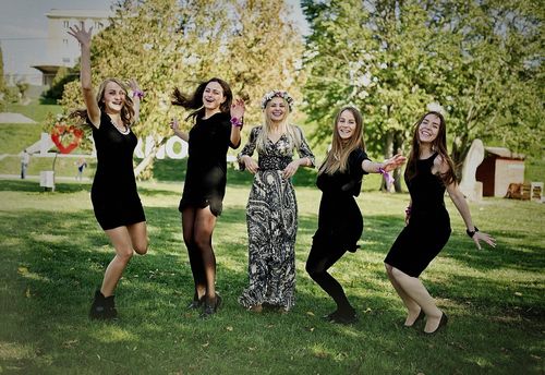 Bachelor / Bachelorette Royale
