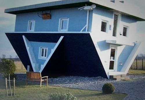 La Casa Al Revés