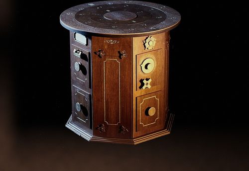 The Magic Puzzle Table