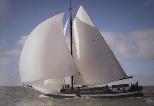 Sailing with Escape Room on Board
