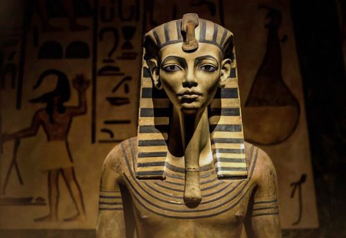 El Misterio de Nefertiti