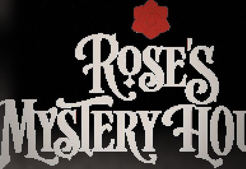 Rose's Mystery House - Cafeneaua din Seră