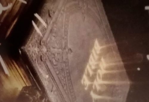 The Loot Of The Antique Dealer