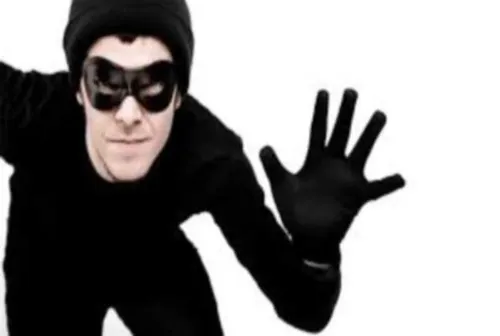 Canny Burglar - or What a Thief Might Feel During Work