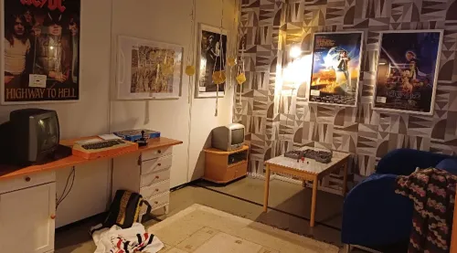 Pakohuone Villeä odottaessa