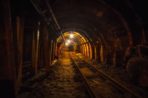 DES INTRUS DANS LA MINE